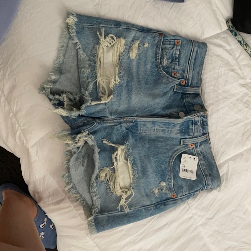 High waisted Levi ripped shorts